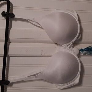 Maidenform white smooth padded bra size 40C